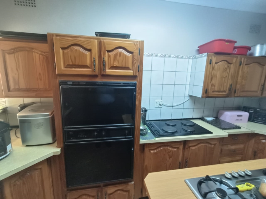 To Let 3 Bedroom Property for Rent in Oos Einde North West